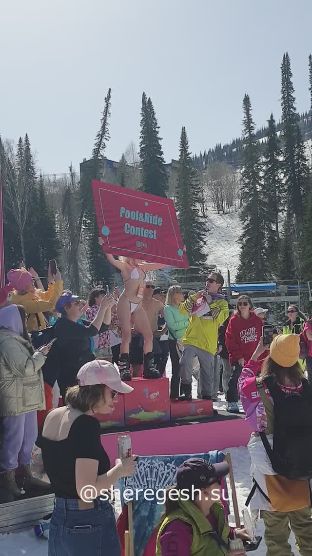 Прыжки в бассейн на GrelkaFest 2025