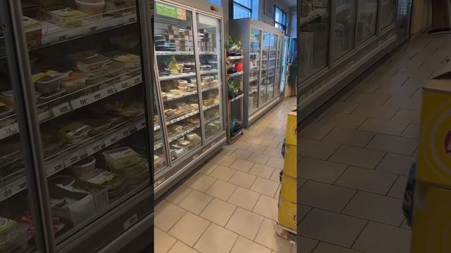 Украинец удивляется пакетикам под хлеб в Испании 😂🤷♂️