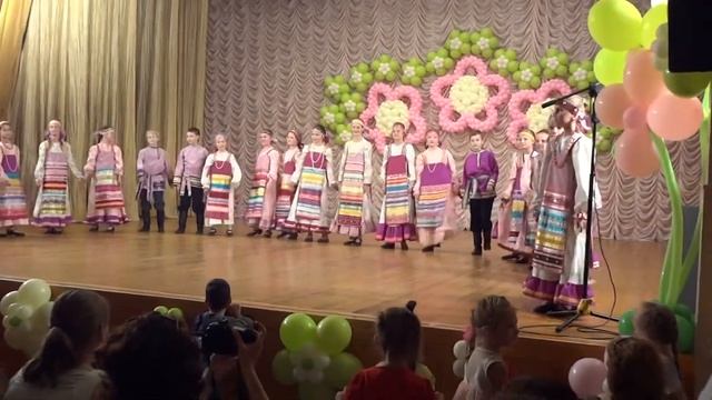 "Била мене мати" и "Я по росе"
