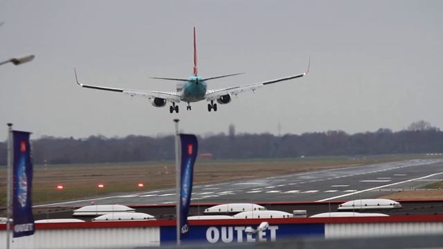 Crosswind landing Turkish Airlines "Globally Yours" Boeing 737-800 at Bremen 31.12.2012