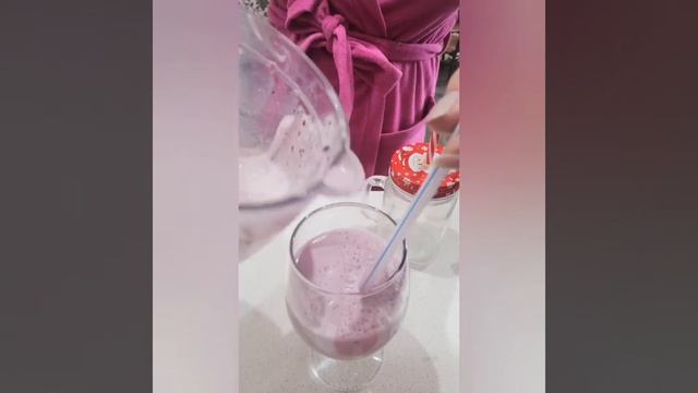 Домашний молочный коктейль "Чудо детки" клубника 🍦🍓🍇