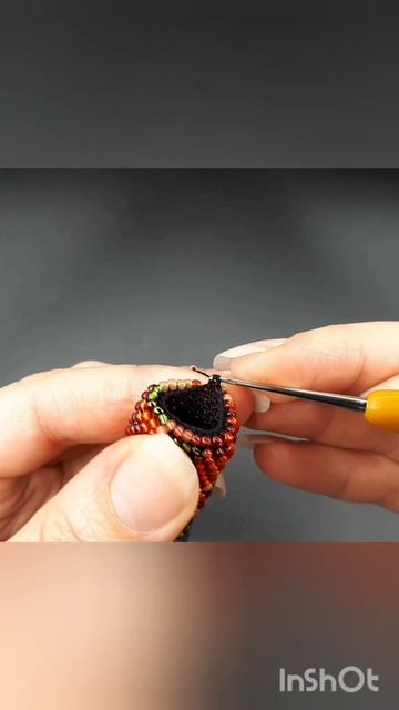 Трудности перевода #diy #handmade #beads #бисер #beadscrochet #ручнаяработа Муз: jiglr, Odyssey