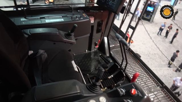 Hitachi's massive Ex5600-6 face shovel at Minexpo 2016