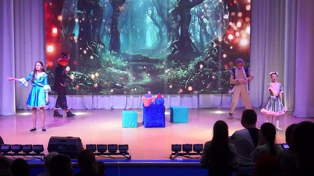 Спектакль "Алиса в стране чудес"