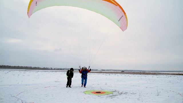 Спортивный репортаж о парапланерных соревнованиях "Мастер посадки 2" на точность полёта, посадки