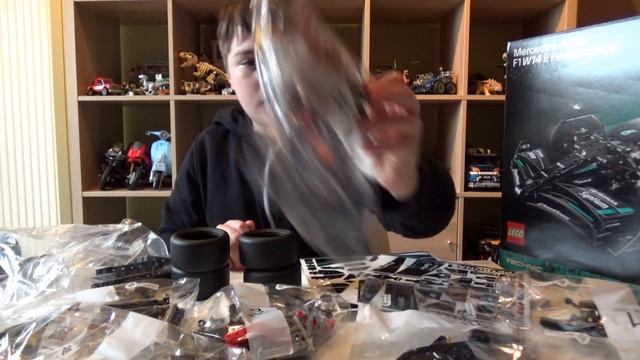 Lego 42171 Technic Mercedes-AMG F1 W14 E Performance Unboxing