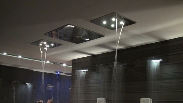 Gessi Privatewellness Colour und Minimali Regenbrausen in Funktion