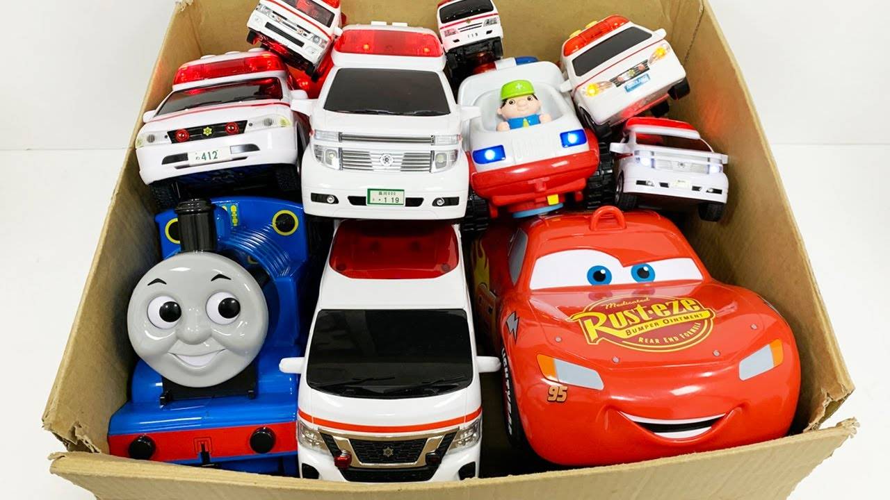 Машинки летают и прыгают! Развивающие мультики Машины помощники. Мультфильмы про машинки