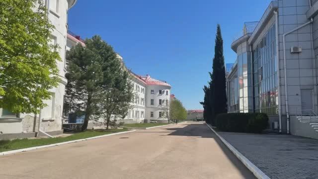 Между учебным корпусом и спорт комплексом - Мария Древятникова