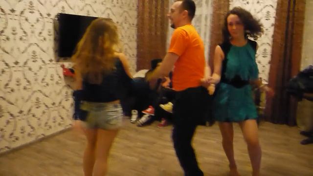 Salsa threesome in Carino Mio (Taganrog)