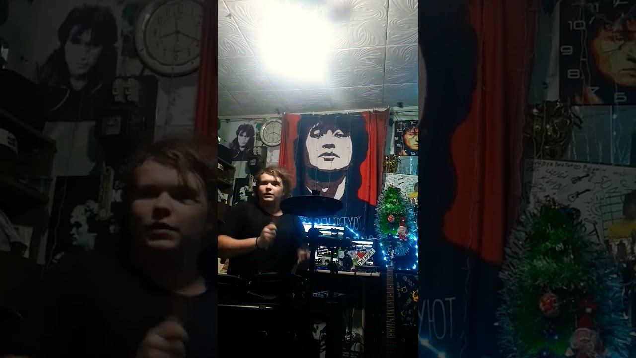 СТУК В ЦОЙ ГРУППА КИНО КАВЕР ОТ MISTERA ВИКТОРА НА БАРАБАНАХ #рекомендации #guitar #music #врек