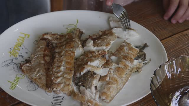 "И РЫБА И МЯСО" Судак по Астрахански.