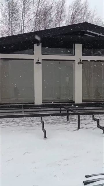 Подвижное безрамное остекление