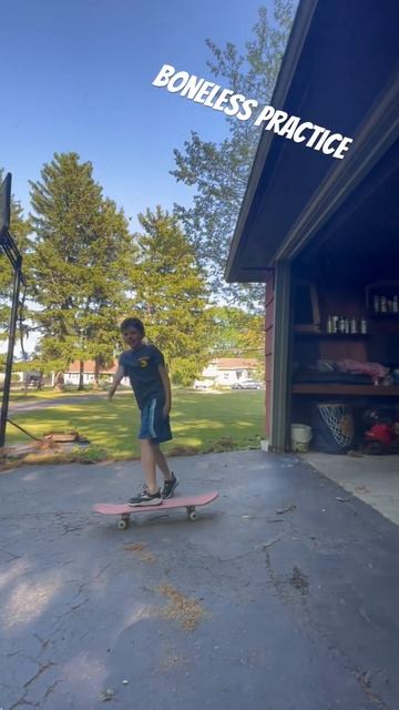 Boneless practice #skateboarding #skateboard #skate #skatershorts #skatevideo