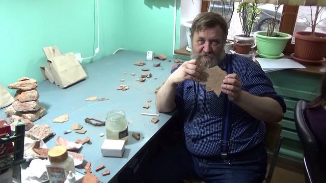 Отпечатки зерен на донце сосуда деревенского гончара