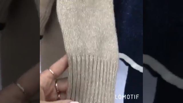 Модный трикотажный спортивный костюм женский