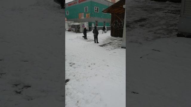 Погода на позавчера. Может это уже последний снегопад в апреле?!