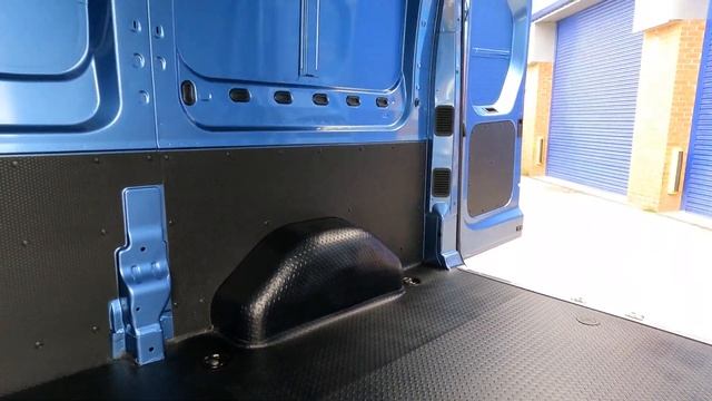 Maxus Deliver 9 MWB HR Ocean Blue LUX