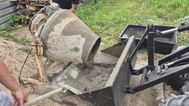 Мини погрузчик в работе