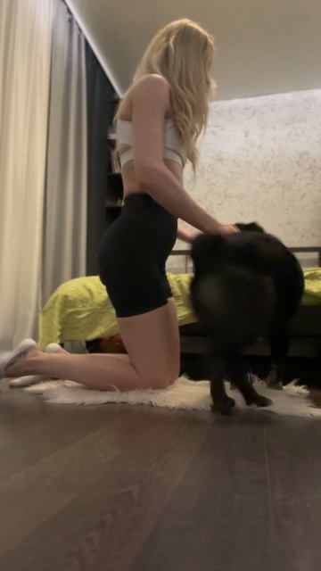 Йога дома😇
До шавасаны дело не дошло 🧘♀️
Драка во время йоги