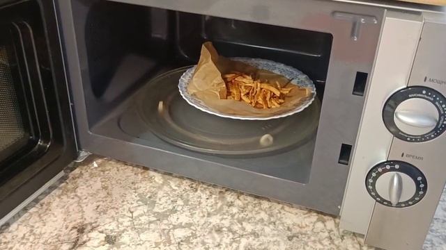 Чипсы из сыра косичка