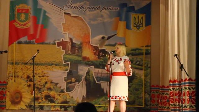 Мальви під вікном