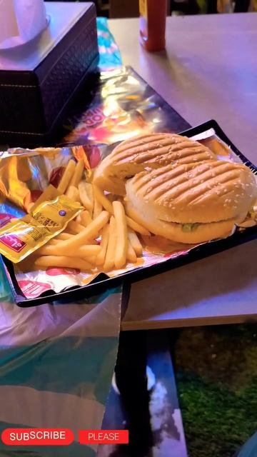 burger 🍔 price in Dubai #shorts #youtubeshorts #shortvideo