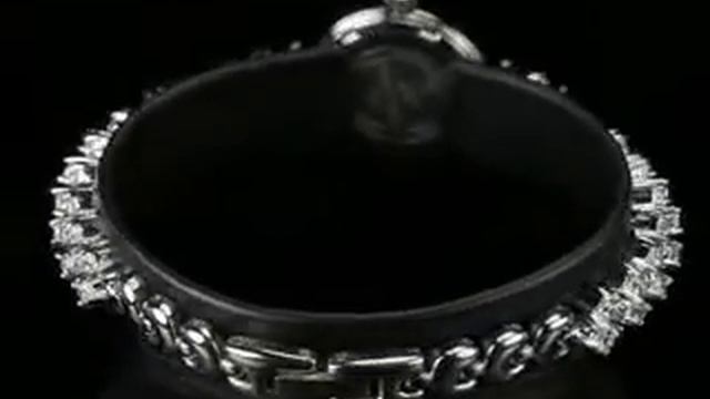 Круглые часы с цирконием