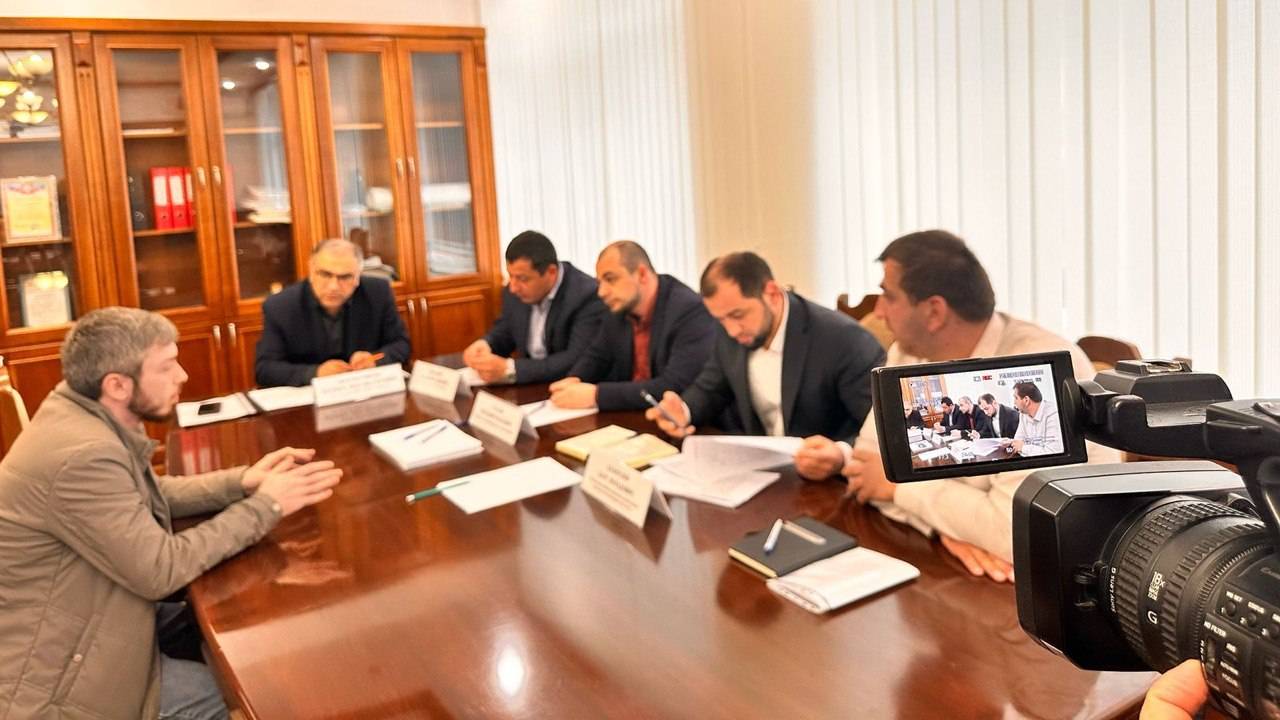 Приём граждан первого заместителя руководителя Дагестанского фонда Заура Бахмудова