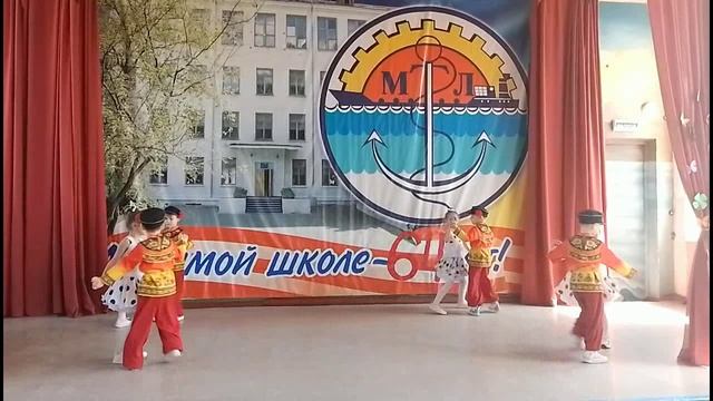 С Днем рождения школа !