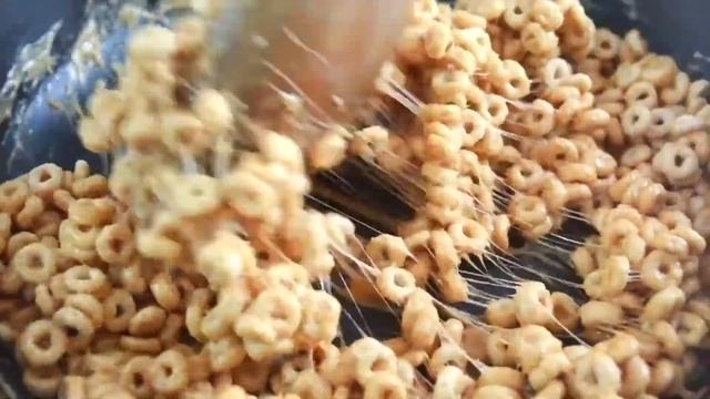 Honey Nut Cheerio Balls (Easy Peanut Butter & Cheerio Marshmallow Treats!)