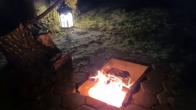 Grill Chicken. Fire chicken. Hähnchen im Feuer zubereitet. Жареная Курица на костре В огне.