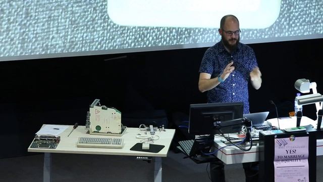Inside Macintosh (/dev/world/2017)