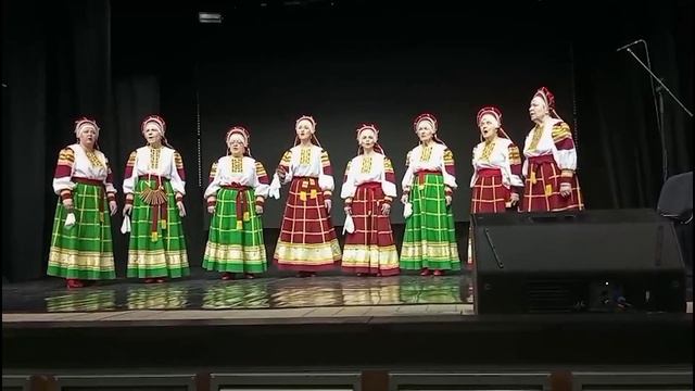 Ансамбль народной песни "Забава"
"Зачем солнце рано пало" + "Я на печке молотила"