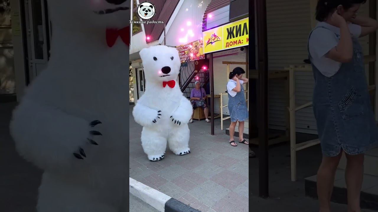 Белый мишка поздравляет с днём рождения!