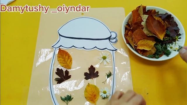 Күзгі жапырақтардан әдемі  білезік жасау. Балабақша балаларына арналған.