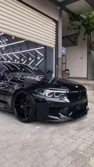 BLACK BMW M5