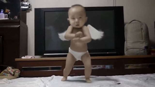 Малыш Танцует