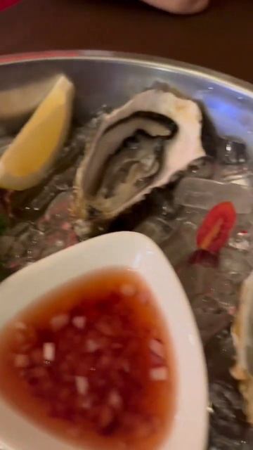 Пробуем устрицы/ trying oysters 🦪#oysters