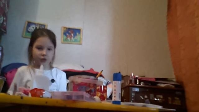 Ингредиенты для лизуна клей пва гуашь и моющие средство фери