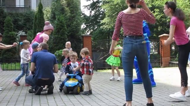 Кетбой танцює з дітками. Мильні бульбашки та танці з Fly kids. "Свято сім'ї" у Львові