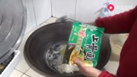 【農民大黑】婆婆做油酥餅,又酥又香,兒媳婦真有口福!配上煎腸吃真過癮
