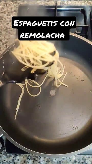Espaguetis con remolacha 🍝🟣 #pasta #remolacha