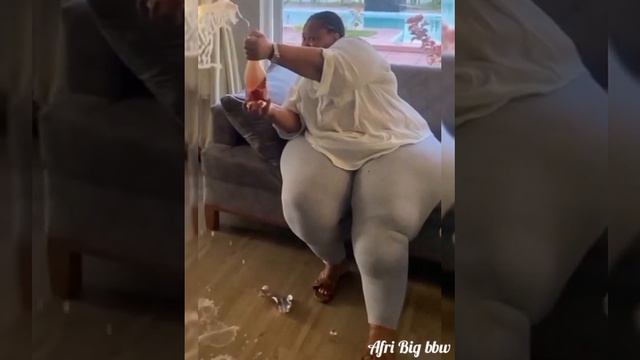 Efrancyah Mangii - Tanzanian Plussize Model | Biography Facts