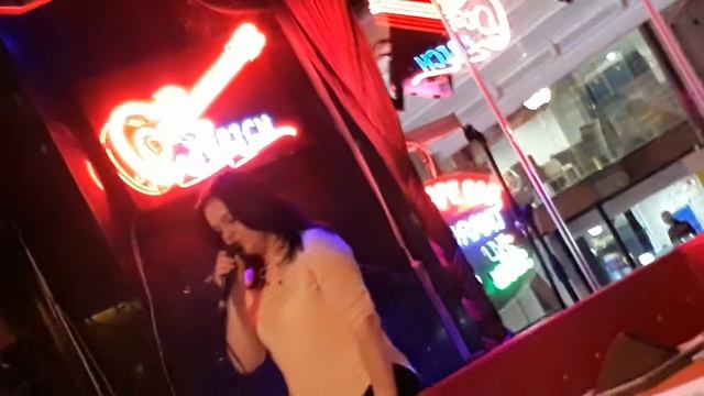 Saber kobbi: singer in zurich restaurant ...turkey