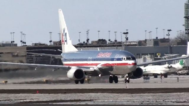 American Airlines B738 departing YUL on 06R
