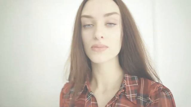 MODEL - EMI CROU