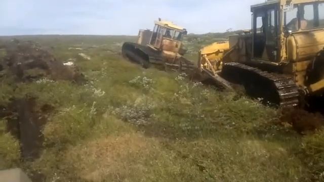 Тащим буровую и застряли