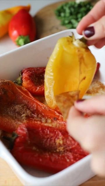 САЛАТ С ПЕЧЕНЫМИ ПЕРЦАМИ