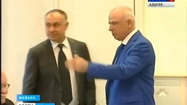Вручение ректору МГТУ С.К. Куижевой почетного звания «Заслуженный деятель науки республики Адыгея»
